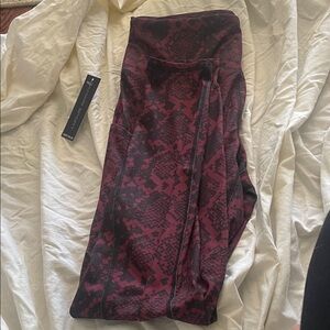 Elegant Maroon Patterned Leggings